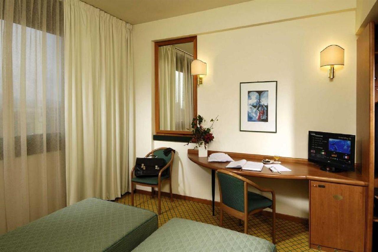 Phi Hotel Emilia Ozzano dell'Emilia Bagian luar foto
